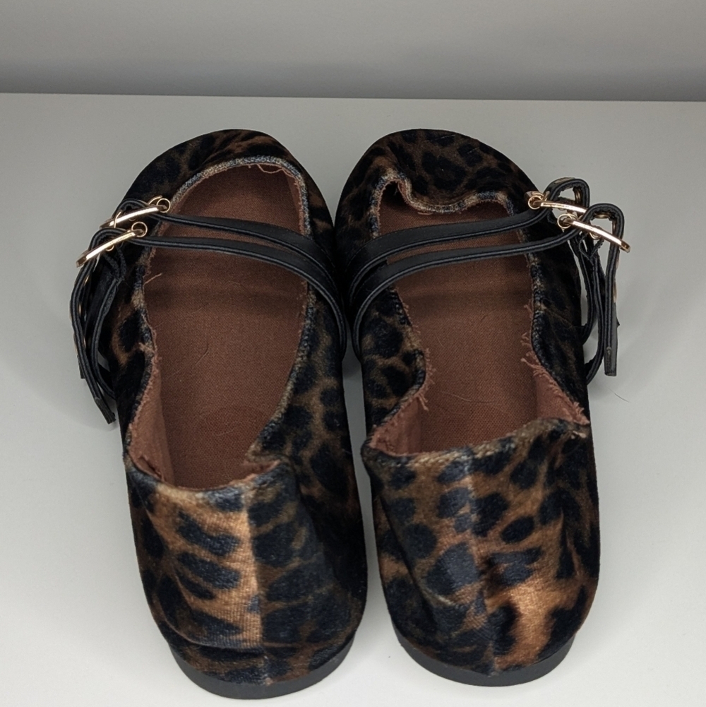 Bamboo size 10 Embrace Leopard print double buckle strap flats - Picture 5 of 8
